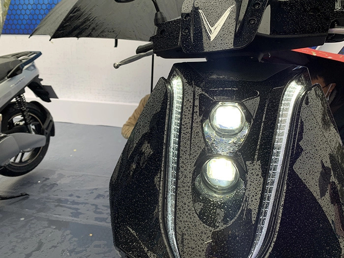 VinFast ra mắt xe máy điện Theon, tham vọng soán ngôi Honda SH Ảnh 4