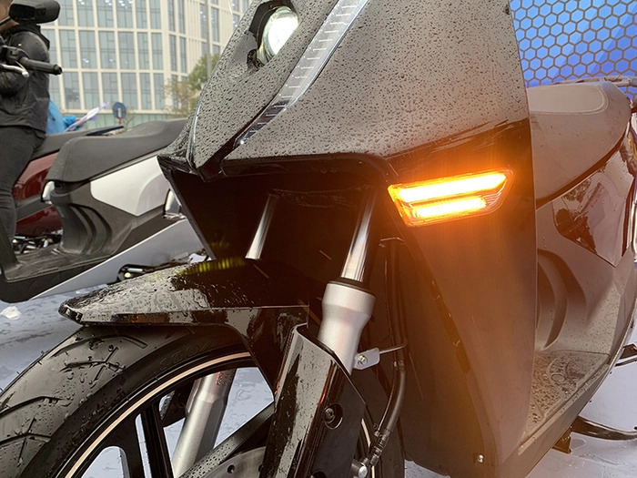 VinFast ra mắt xe máy điện Theon, tham vọng soán ngôi Honda SH Ảnh 5