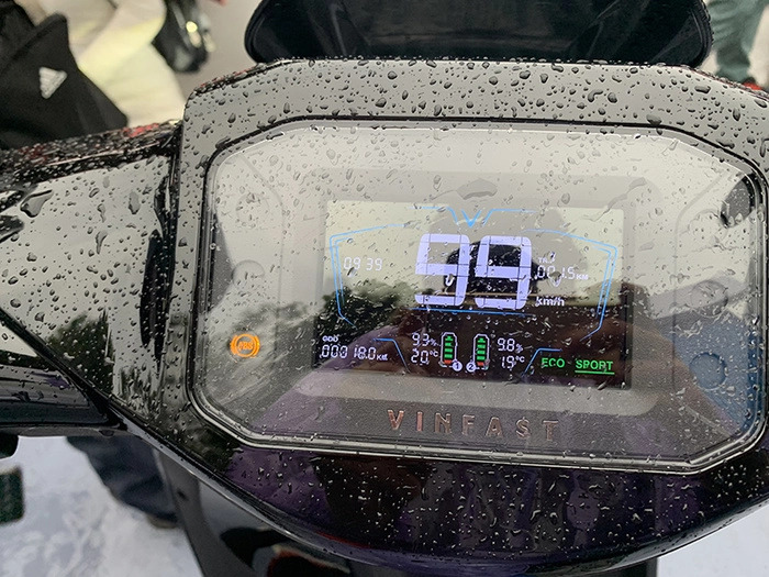 VinFast ra mắt xe máy điện Theon, tham vọng soán ngôi Honda SH Ảnh 6