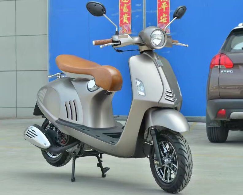 Vespa 946 fake