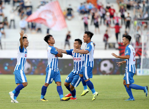 Trực tiếp BR.VT 2-0 TP.HCM: Tiến Dũng liên tiếp thủng lưới Ảnh 1