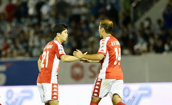 Trực tiếp BR.VT 2-2 TP.HCM: Công Phượng chói sáng Ảnh 1
