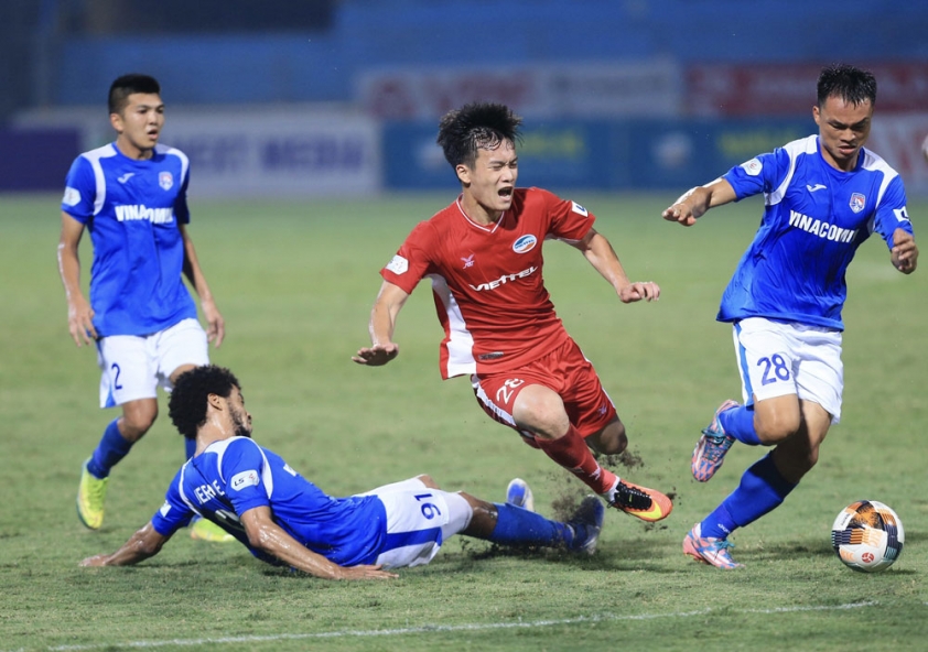 Trực tiếp Quảng Ninh 1-1 Viettel: Đội khách dẫn trước Ảnh 1