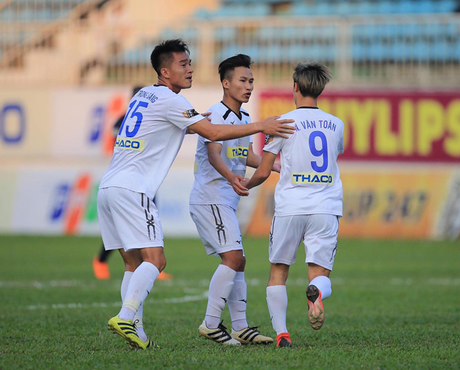Chuyển nhượng V-League 2021: 'BOM TẤN' đã nổ Ảnh 1