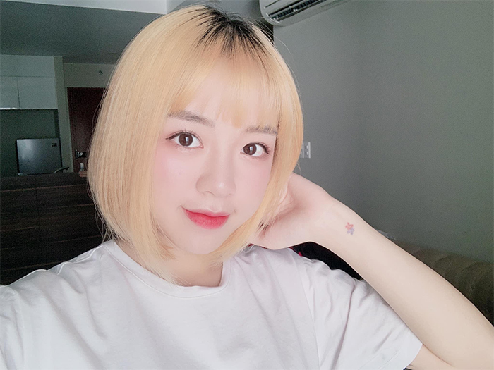 Hoang Thu Huong cam sung Ha Tieu Phu