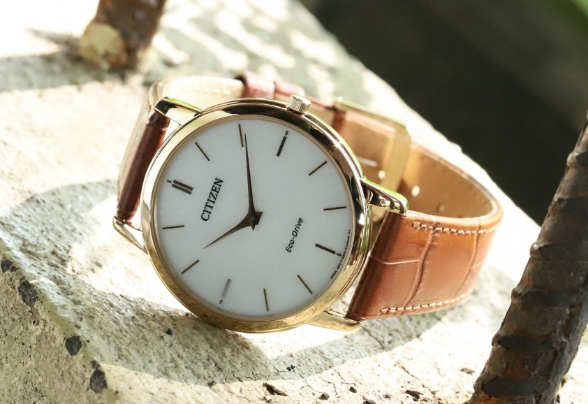 Đồng hồ Citizen CT-AR1113-12A sử dụng năng lượng ánh sáng với thiết kế thanh lịch, giá niêm yết 8.100.000đ, sau giảm 40% chỉ còn 4.860.000đ – là sản phẩm được yêu thích nhất tại Đăng Quang Watch
