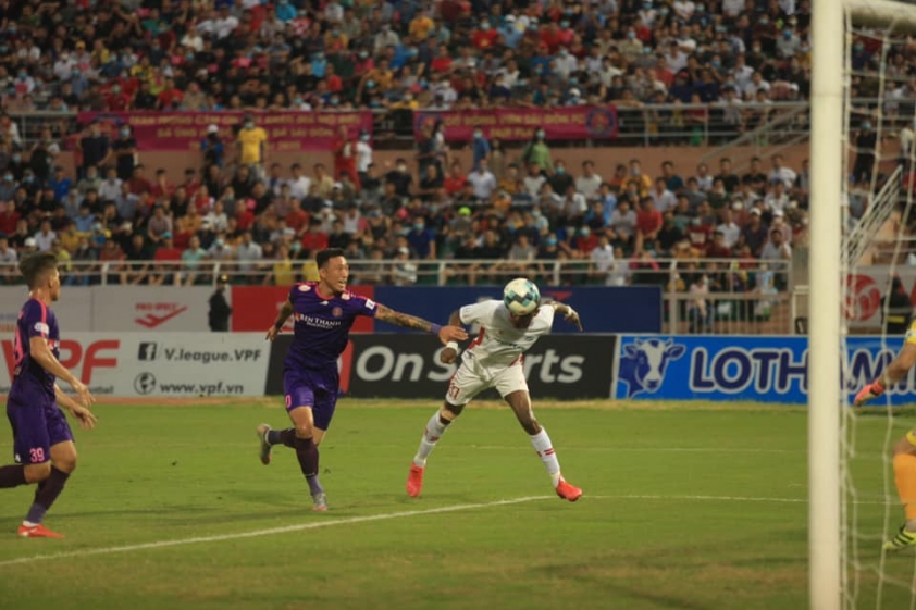 Trực tiếp Sài Gòn 0-1 Viettel: Chạm tay vào chức vô địch Ảnh 1