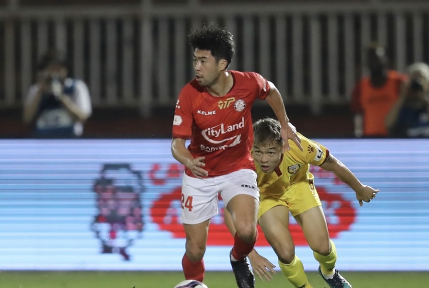 Đội hình tiêu biểu vòng 2 V-League gọi tên Kiatisak và Lee Nguyễn Ảnh 1