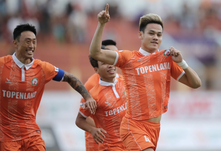 Đội hình tiêu biểu vòng 2 V-League gọi tên Kiatisak và Lee Nguyễn Ảnh 1
