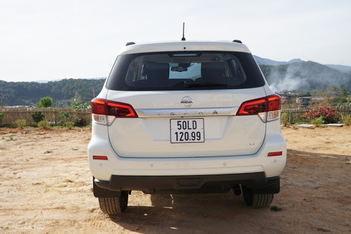 Đuôi xe Nissan Terra