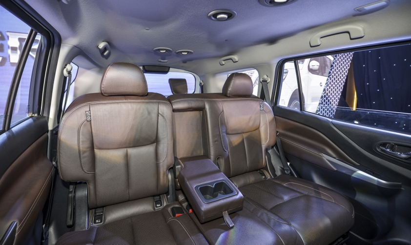 Hàng ghế thứ 2 trên Nissan Terra