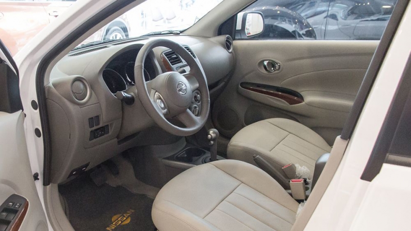 Nội thất Nissan Sunny