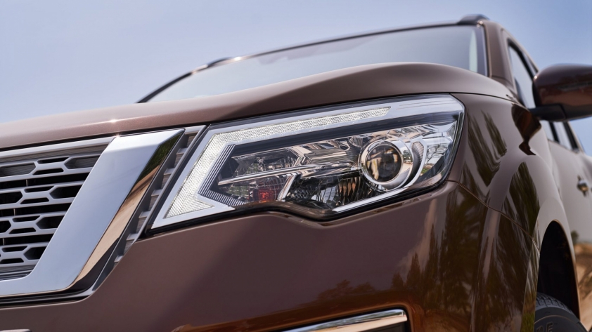 Đèn pha Nissan Terra
