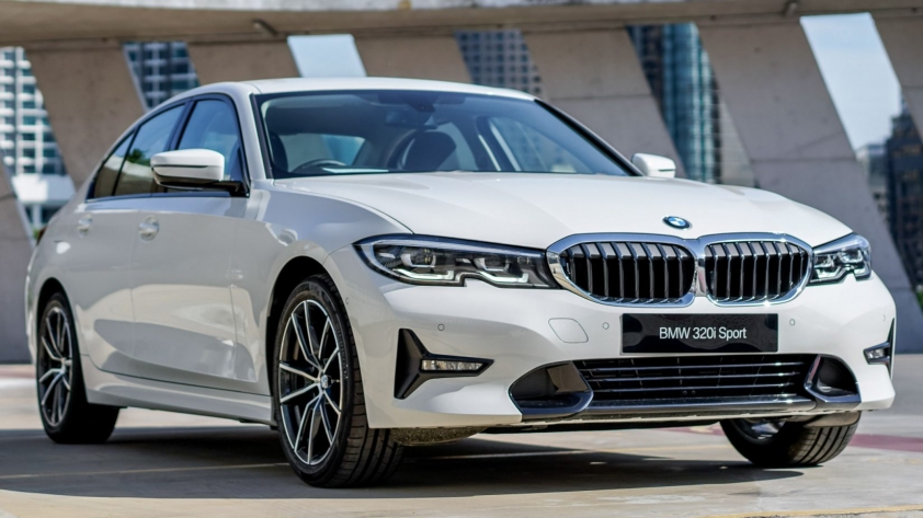 Phần đầu xe BMW 320i