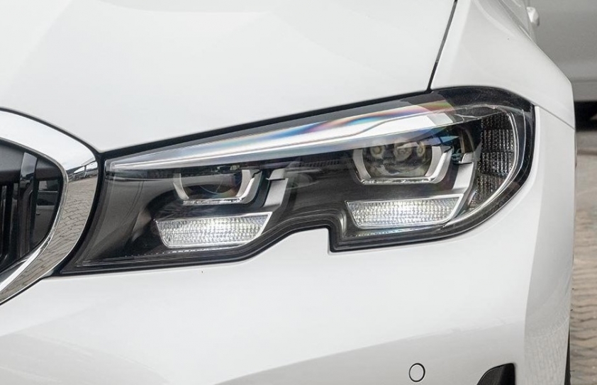 Đèn pha BMW 320i