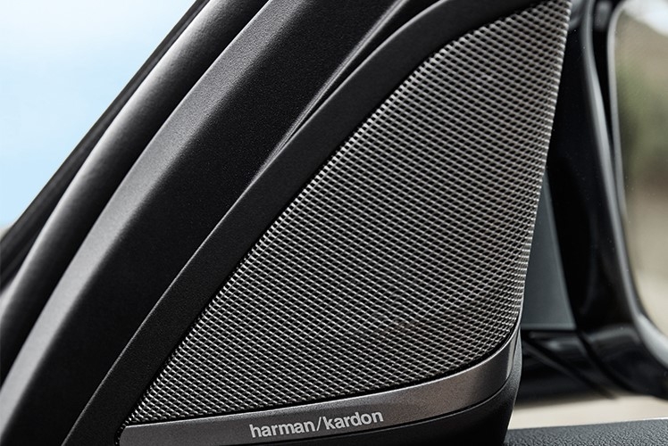 Loa Harman Kardon trên BMW 320i