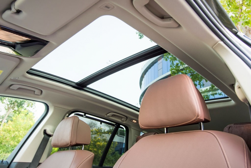 Cửa sổ trời BMW X5 xDrive40i xLine Plus