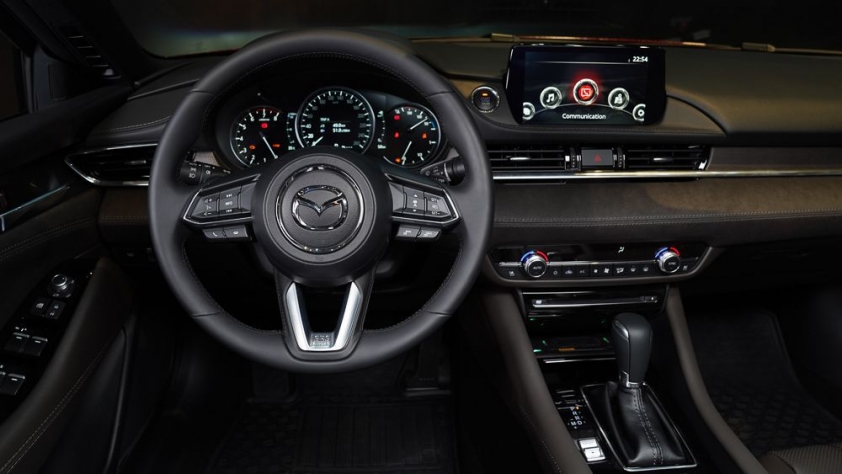 Taplo và vô lăng Mazda 6 2021