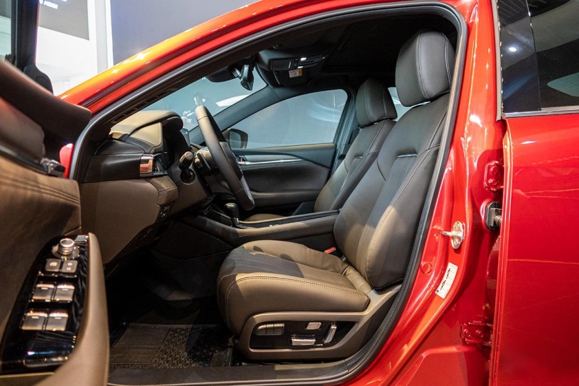 Hàng ghế trước Mazda 6 2021