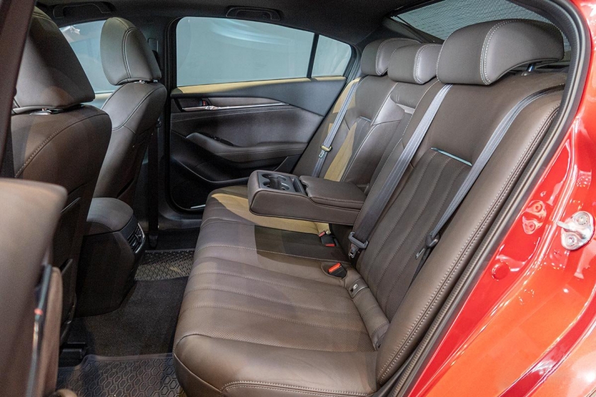 Hàng ghế sau Mazda 6 2021