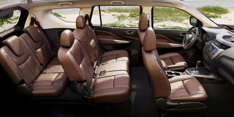 Khoang cabin Nissan Terra