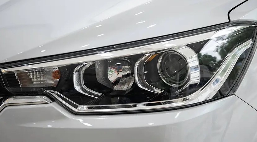 Đèn pha Halogen Projector trên Suzuki Ertiga