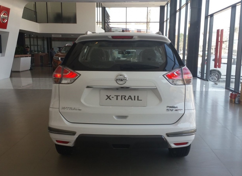 Đuôi xe Nissan X-Trail
