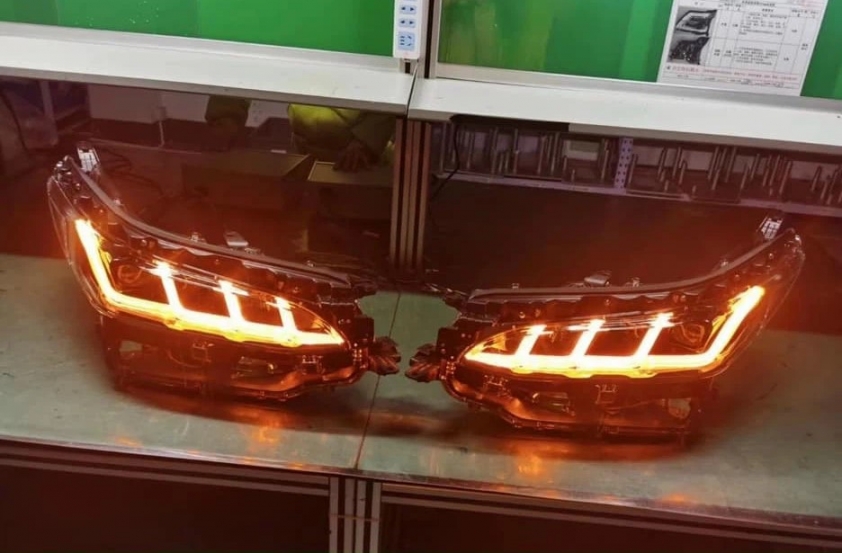 Đèn pha Full-LED dạng xếp lớp thời thượng Toyota Fortuner