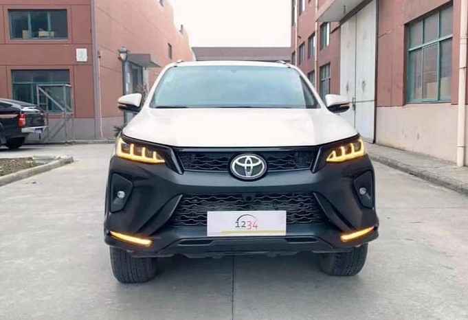 Chiếc Toyota Fortuner đời 2017 được độ bodykit
