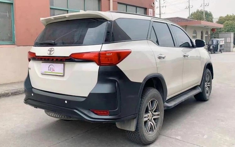 Toyota Fortuner đời cũ độ thành Legender chỉ với 48 triệu đồng