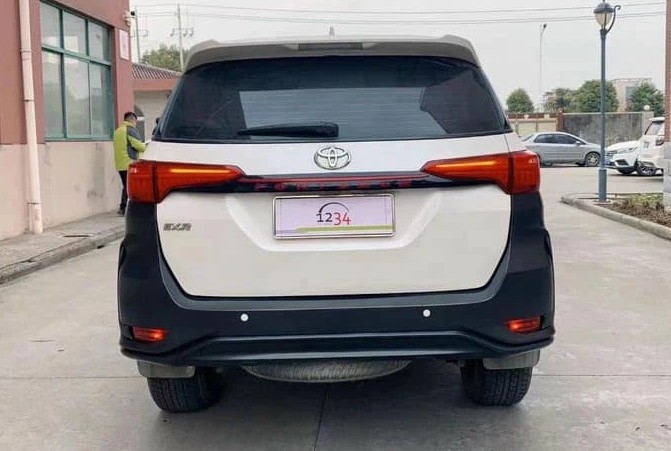 Phần đuôi xe Toyota Fortuner