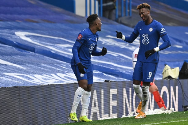 Abraham chói sáng, Chelsea dễ dàng đi tiếp
