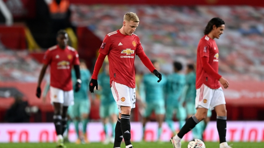 donny van de beek bruno fernandes MU