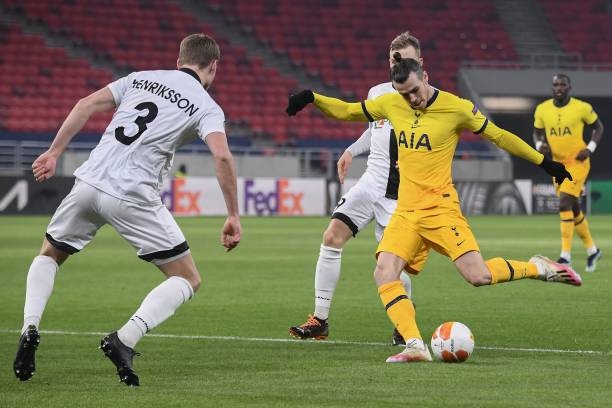 Tam tấu B-S-M nổ súng, Tottenham đặt một chân vào vòng sau Ảnh 1