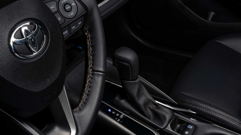 Vô lăng và cần số Toyota Corolla Apex Edition 2021