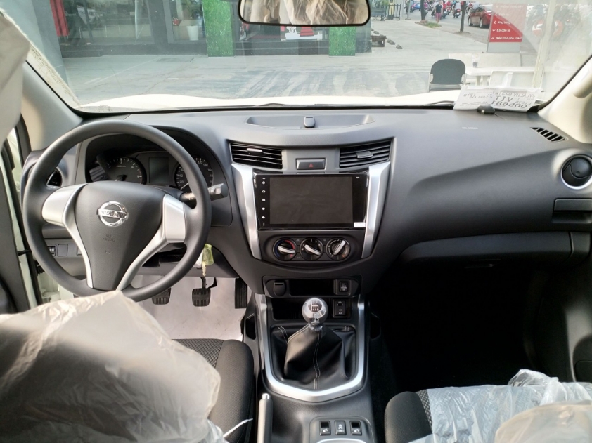 Nội thất Nissan Terra S