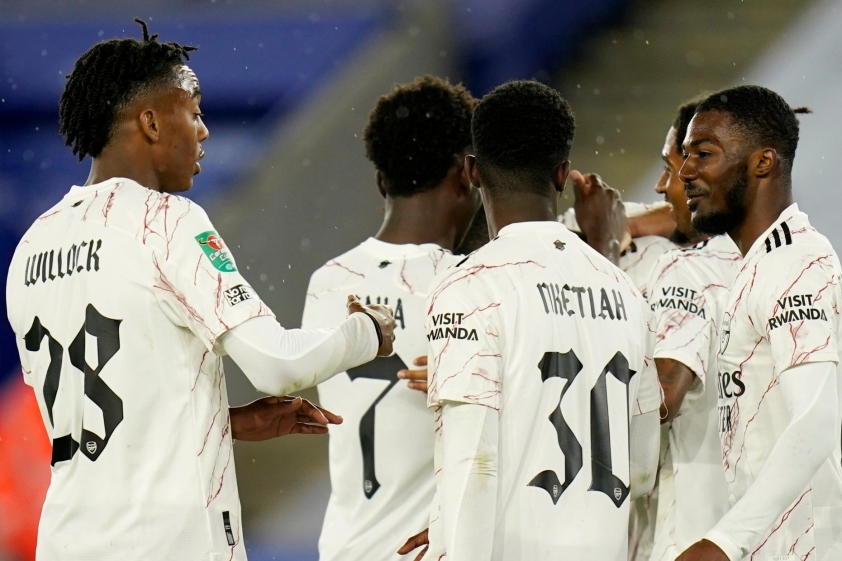 Arsenal thắng dễ trong ngày đối thủ 'tự bắn vào chân' Ảnh 1