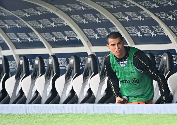 CHÙM ẢNH: Ronaldo rực rỡ ngày trở lại sau khi đánh bại COVID-19 Ảnh 1