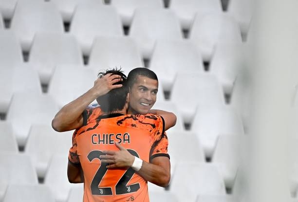 CHÙM ẢNH: Ronaldo rực rỡ ngày trở lại sau khi đánh bại COVID-19 Ảnh 1