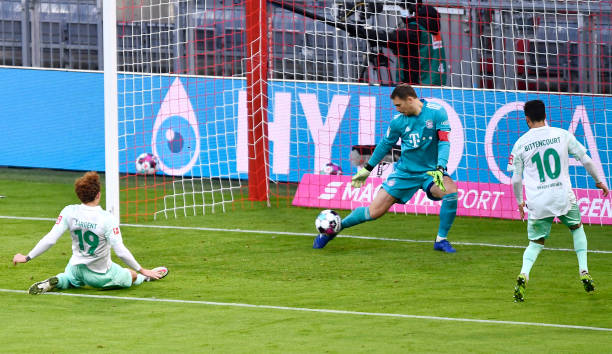 Neuer tỏa sáng, Bayern Munich thoát thua trên sân nhà Ảnh 1