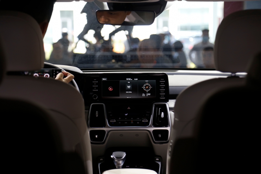 Màn hình hiển thị và điều hòa hàng ghế trước Kia Sorento 2021