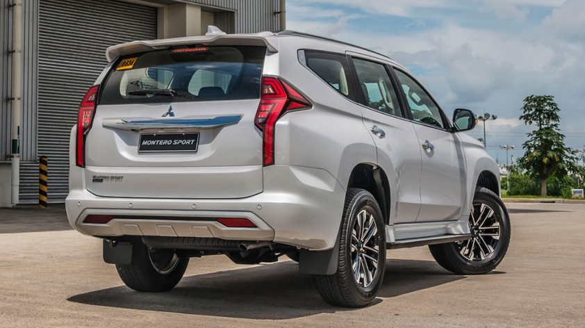 Đuôi xe Mitsubishi Pajero Sport 2020