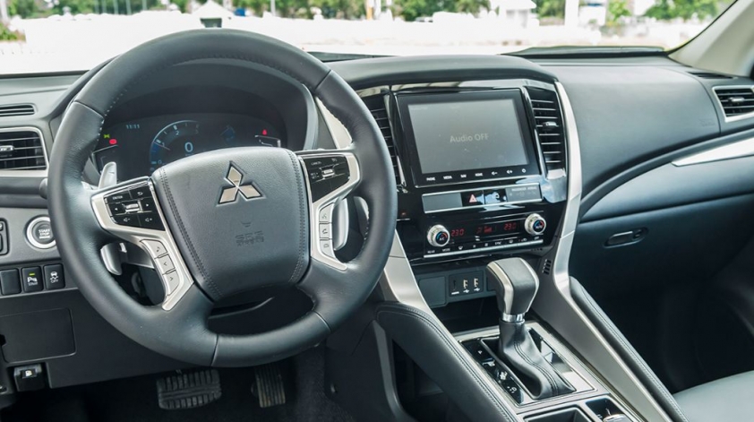 Nội thất Pajero Sport 2020