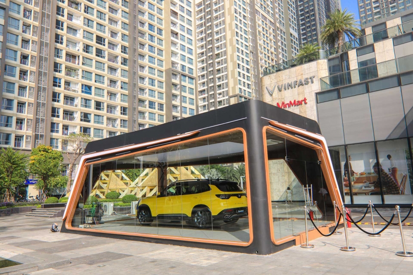 xe VinFast President trưng bày tại Landmark 81