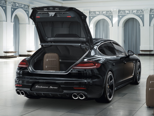 Đuôi xe Porsche Panamera Turbo S Executive Series