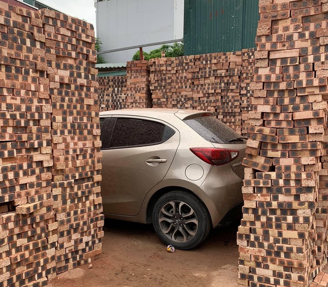 xe Mazda đỗ sai quy định