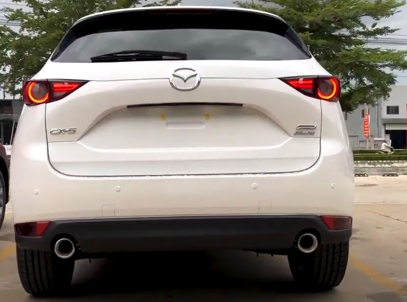Đuôi xe Mazda CX-5 Deluxe
