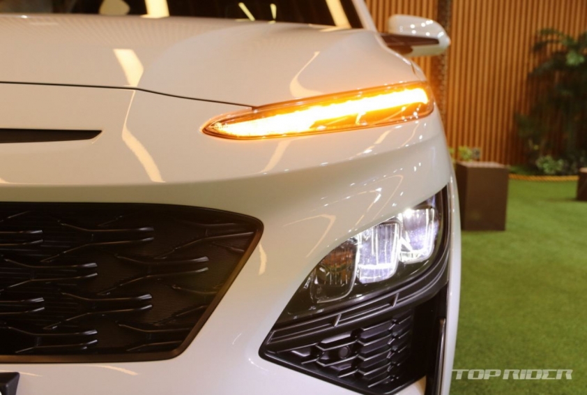 Cụm đèn trước Hyundai Kona 2021