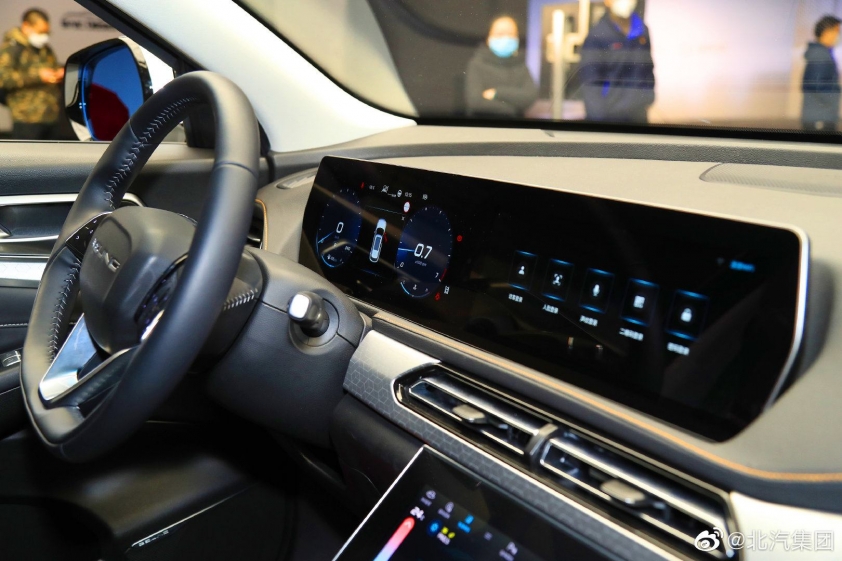 Màn hình hiển thị và vô lăng BAIC Beijing X7