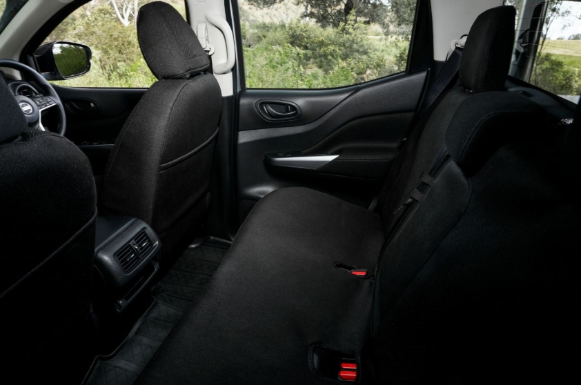 Hàng ghế sau Nissan Navara 2021